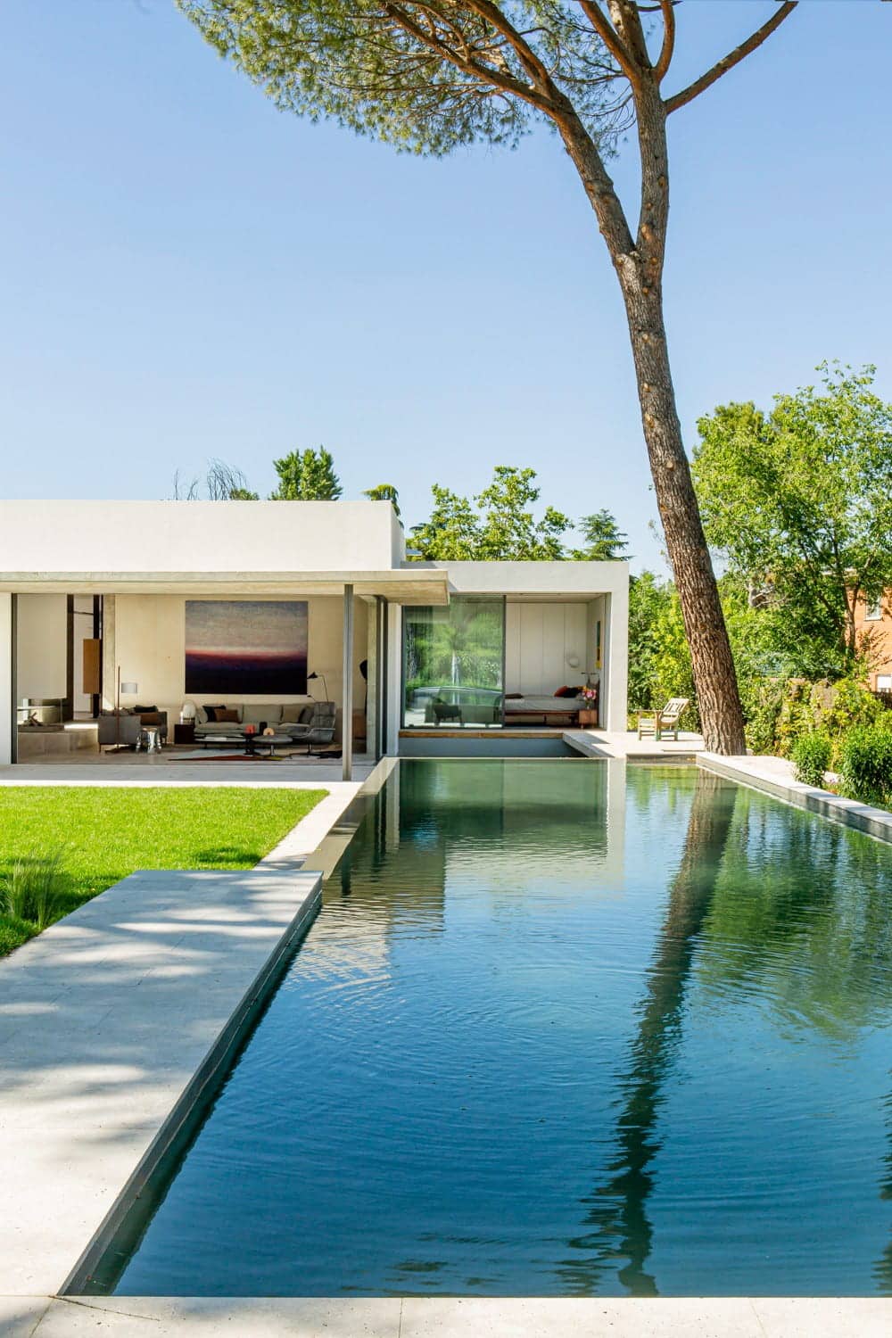 The AS House by ÁBATON