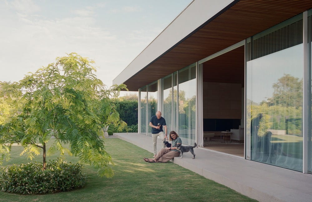 Linea House: A Home Seamlessly Connected to Its Garden