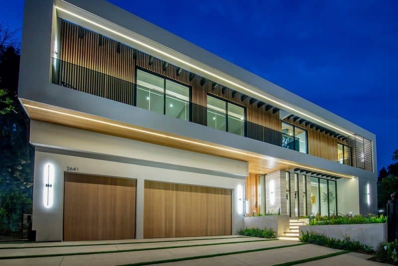 Hutton Drive 2641 House / Whipple Russell Architects
