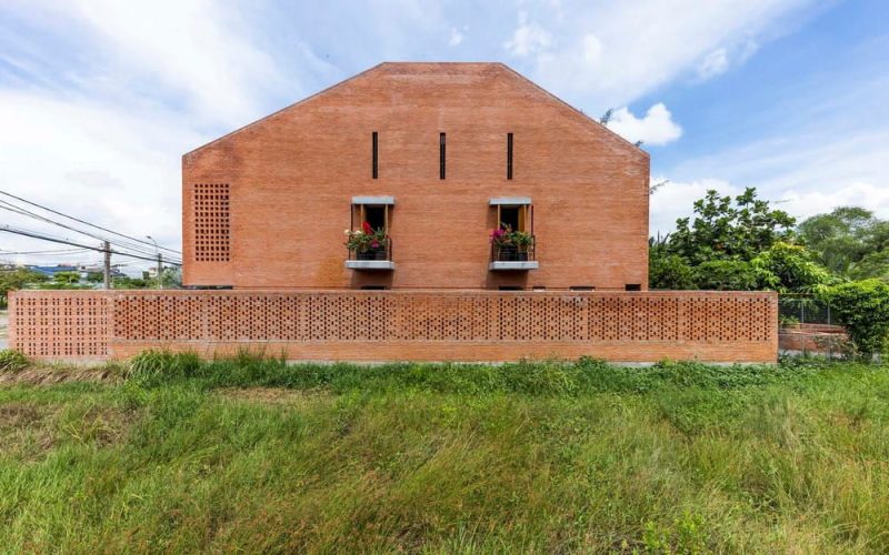 Nhà Bè House / Tropical Space