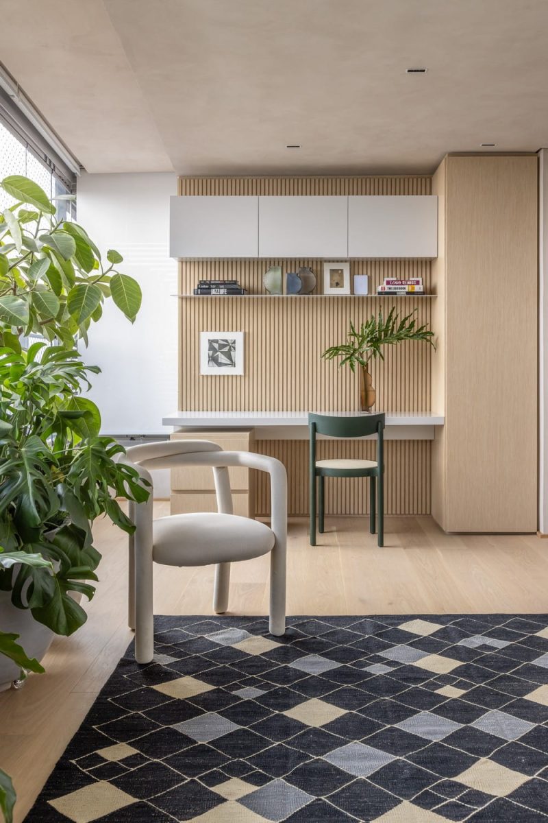 Light-Filled Penthouse by Si Saccab Arquitetura