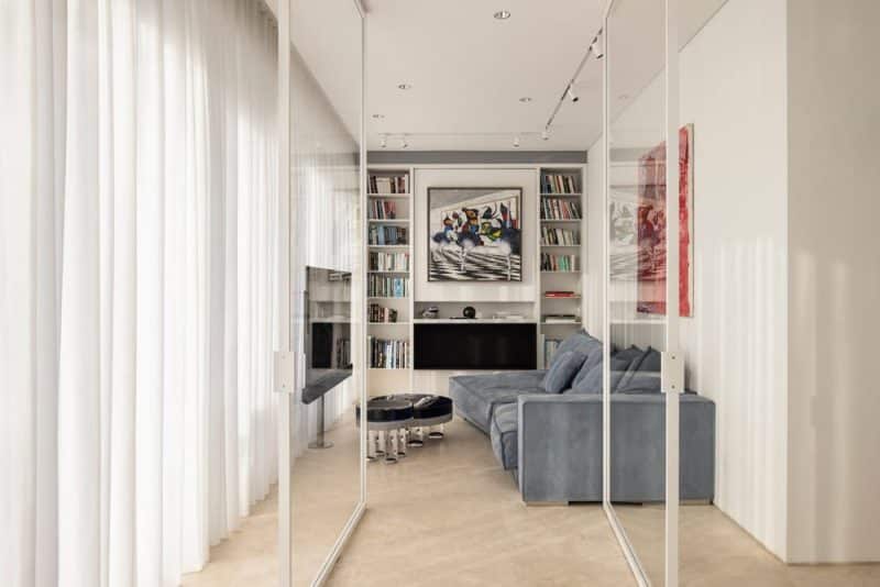 M4 – An Art Collectors' Apartment by Raz Melamed