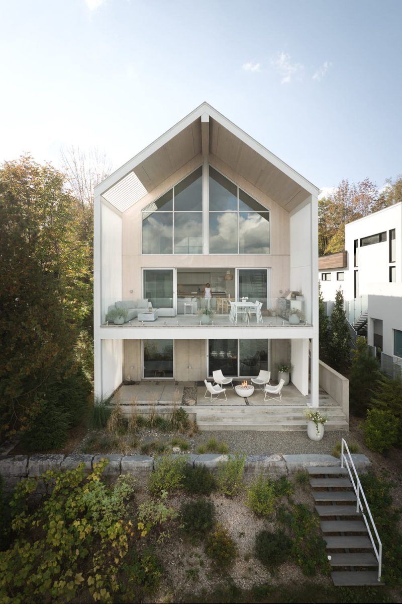 Versant Clair Residence / MUUK Architecture