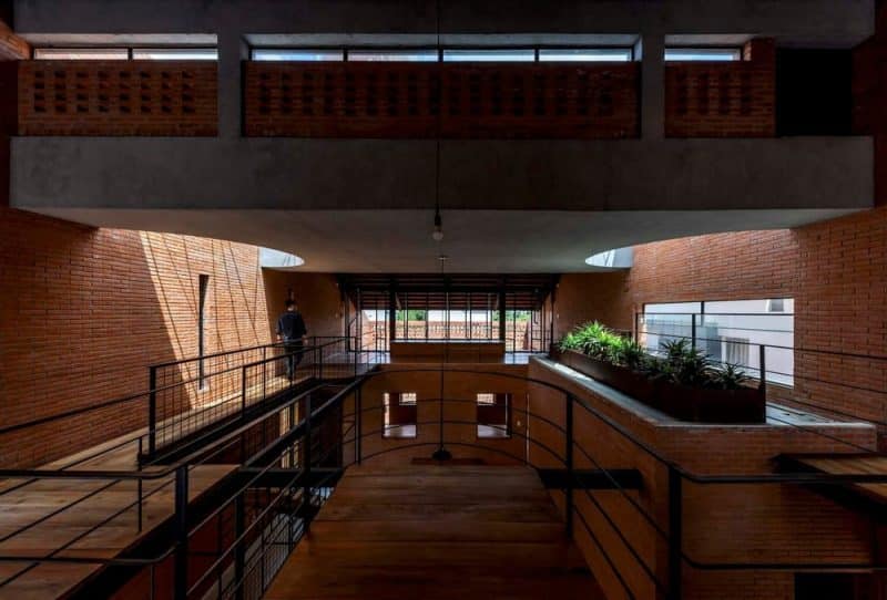 Nhà Bè House / Tropical Space