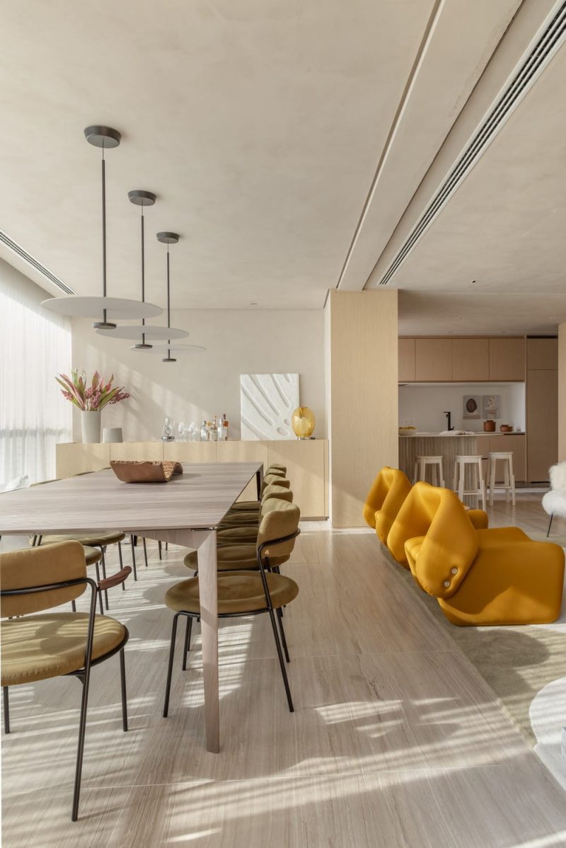 Light-Filled Penthouse by Si Saccab Arquitetura