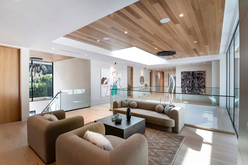 Hutton Drive 2641 House / Whipple Russell Architects
