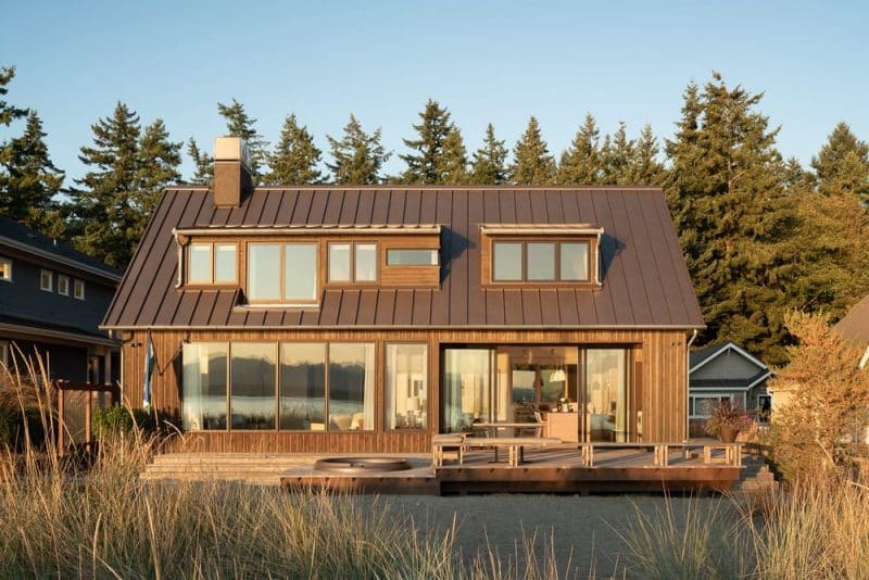 Mutiny Bay Beach Cabin / Graham Baba Architects