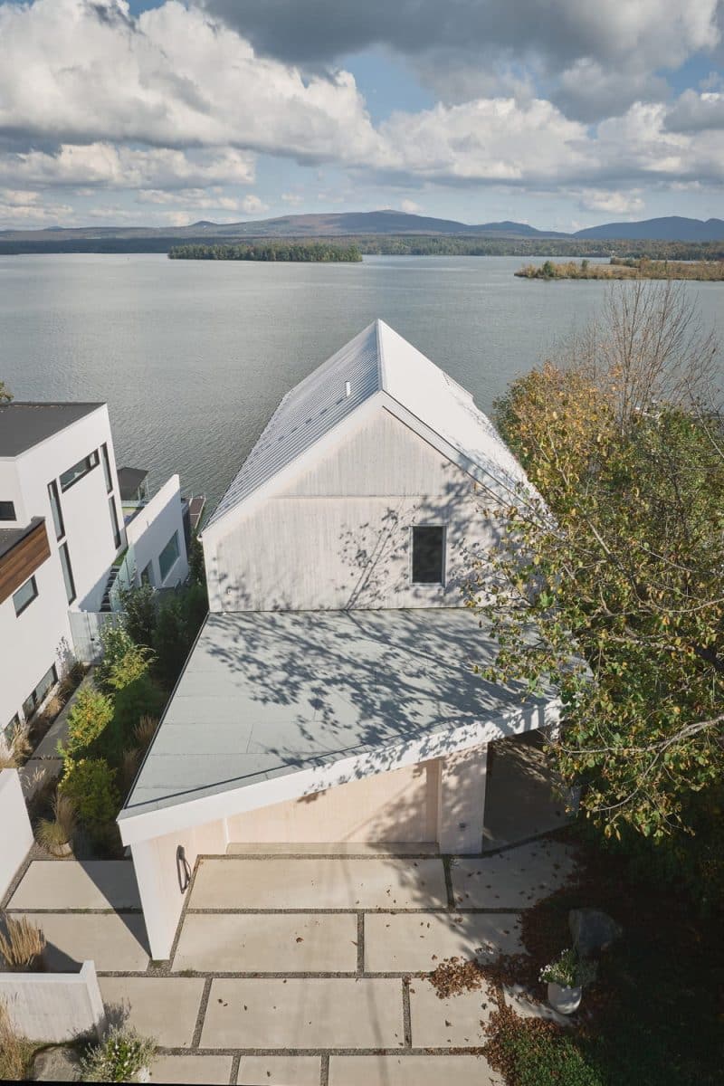 Versant Clair Residence / MUUK Architecture