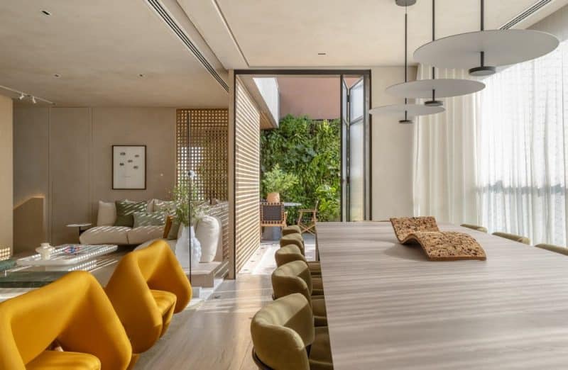Light-Filled Penthouse by Si Saccab Arquitetura