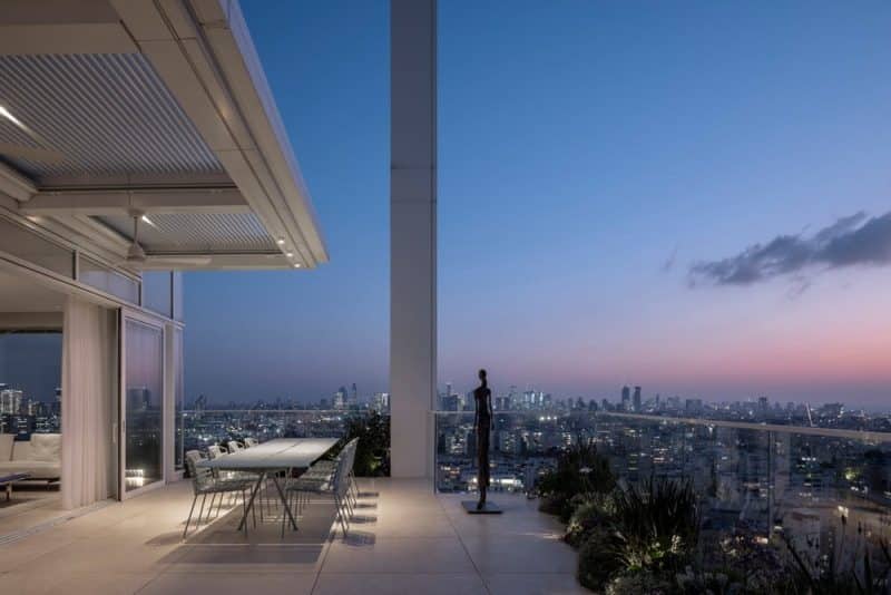 M4 – An Art Collectors' Apartment by Raz Melamed