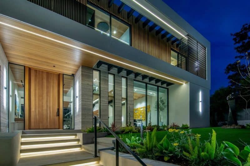 Hutton Drive 2641 House / Whipple Russell Architects