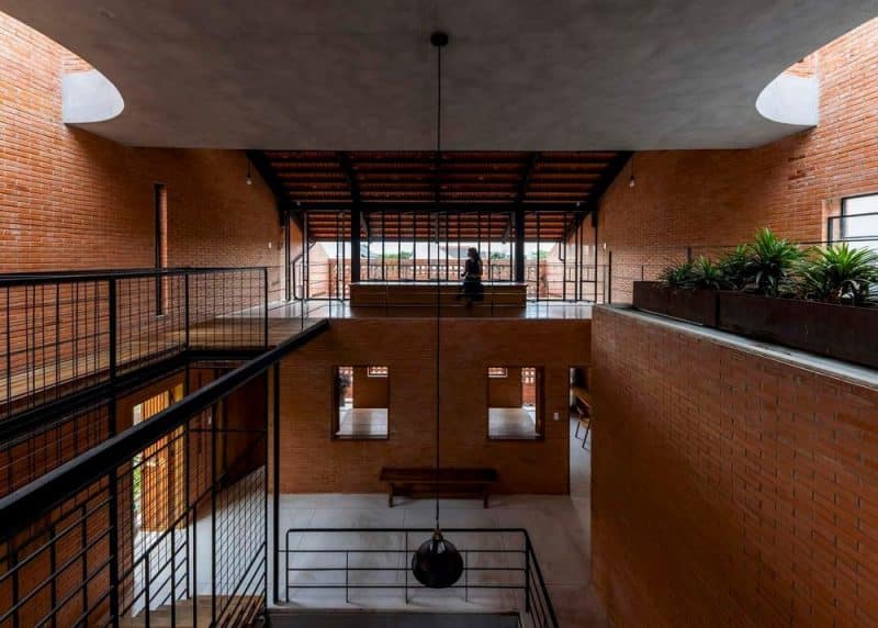 Nhà Bè House / Tropical Space