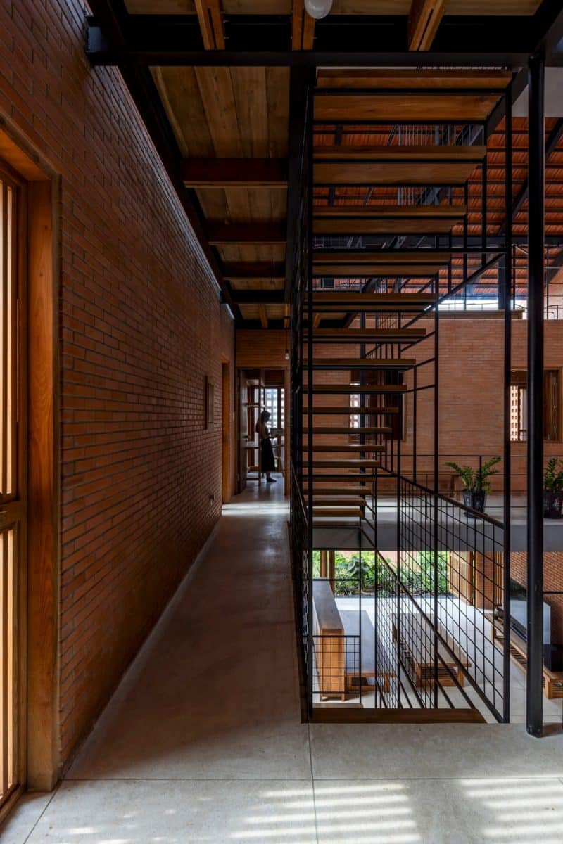 Nhà Bè House / Tropical Space