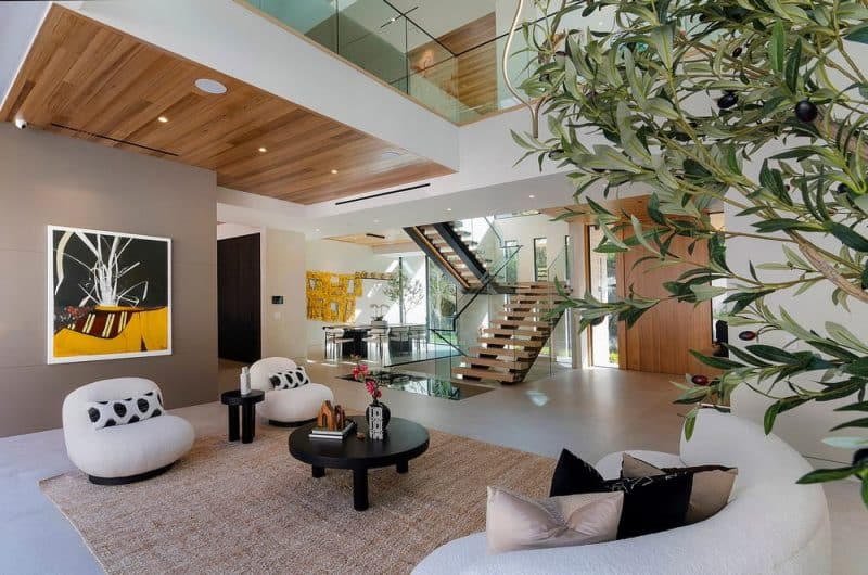 Hutton Drive 2641 House / Whipple Russell Architects