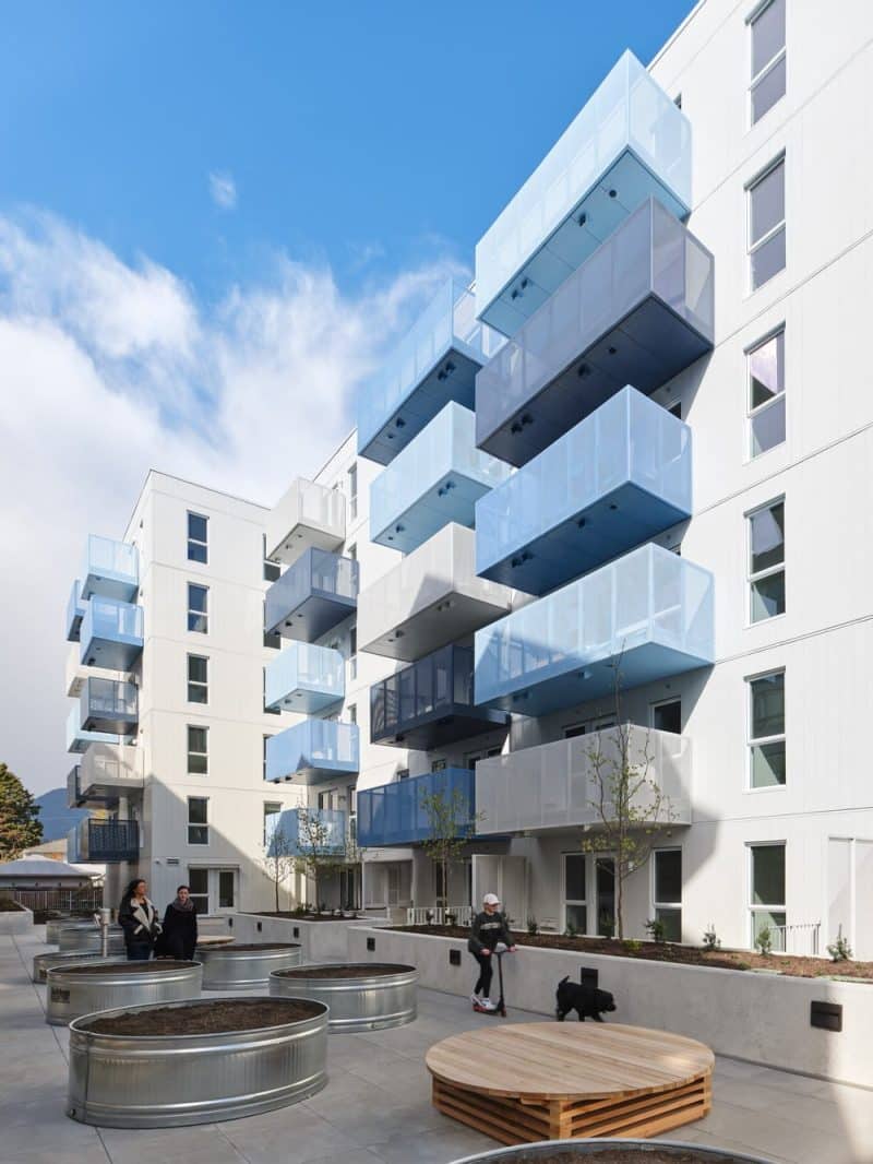 Salal Apartments / Office Of Mcfarlane Biggar Architects + Designers
