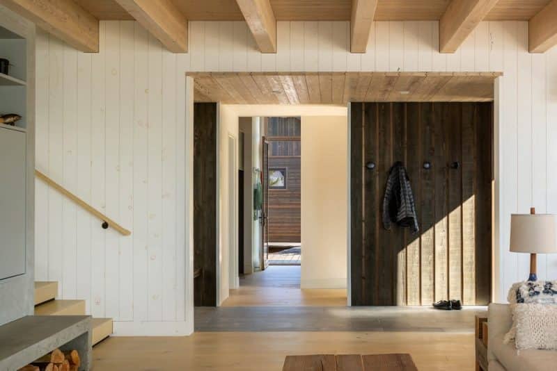 Mutiny Bay Beach Cabin / Graham Baba Architects