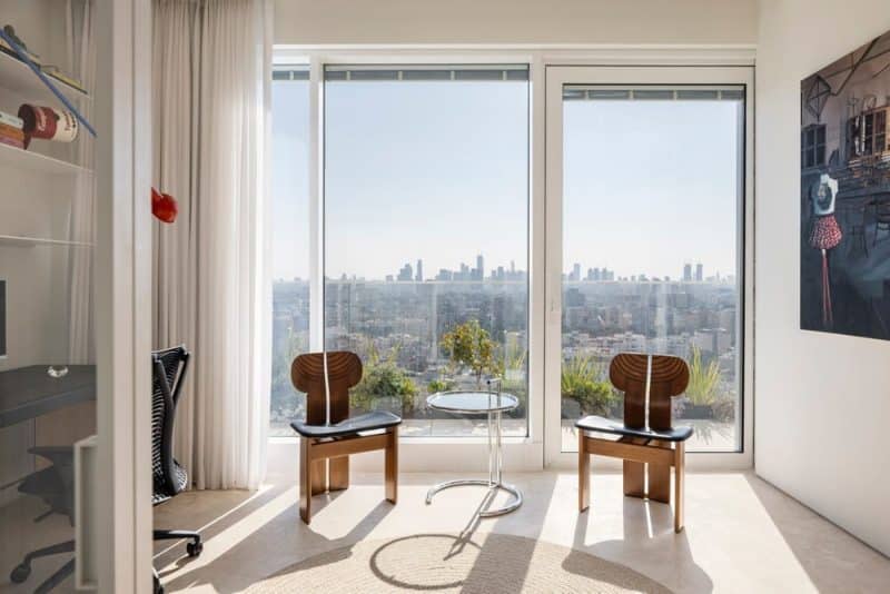 M4 – An Art Collectors' Apartment by Raz Melamed