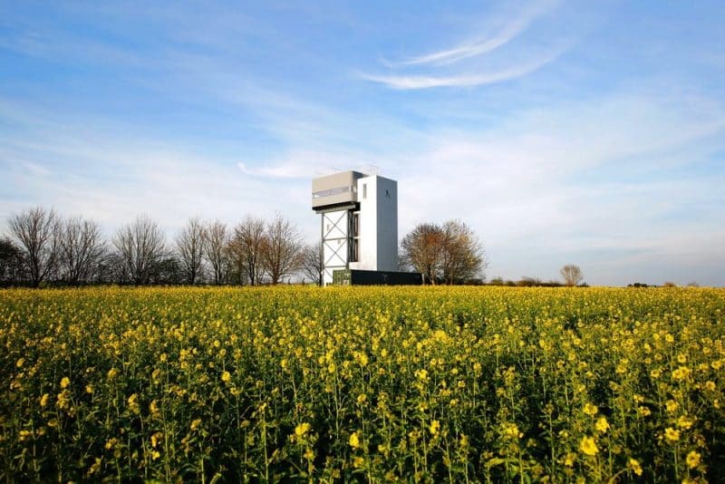 Water Tower Retreat / Tonkin Liu