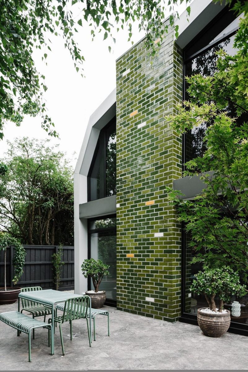 Loch Avenue Residence / Here Studio