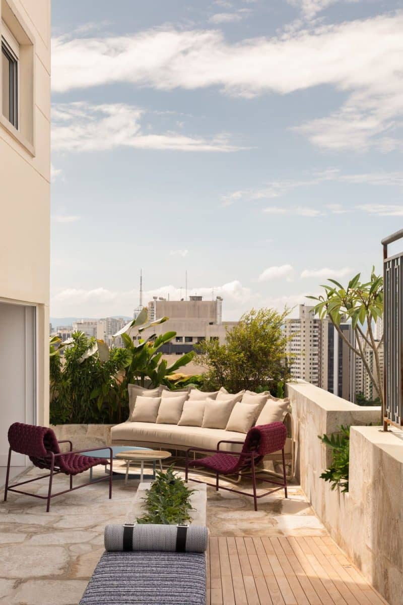 Duplex penthouse renovation in Vila Mariana São Paulo by Ana Weege