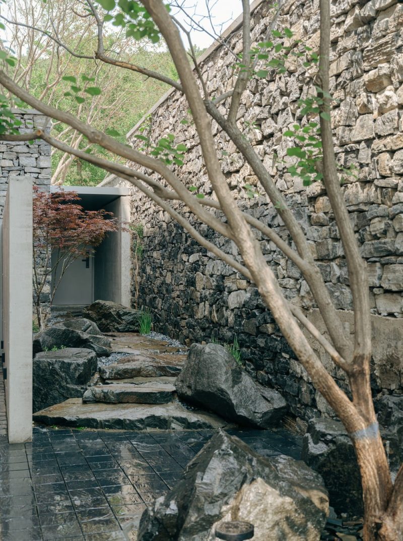 Beijing Mountain House / Atelier About Architecture