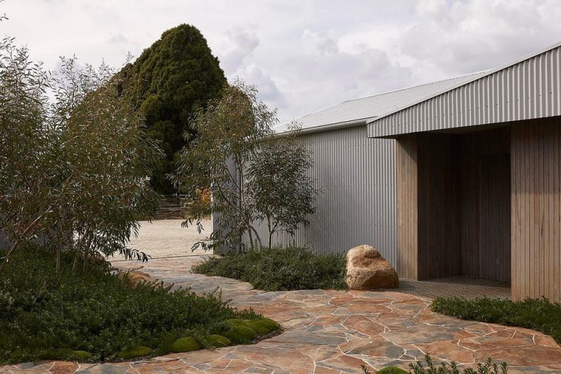Shady Creek Farm House / MRTN Architects