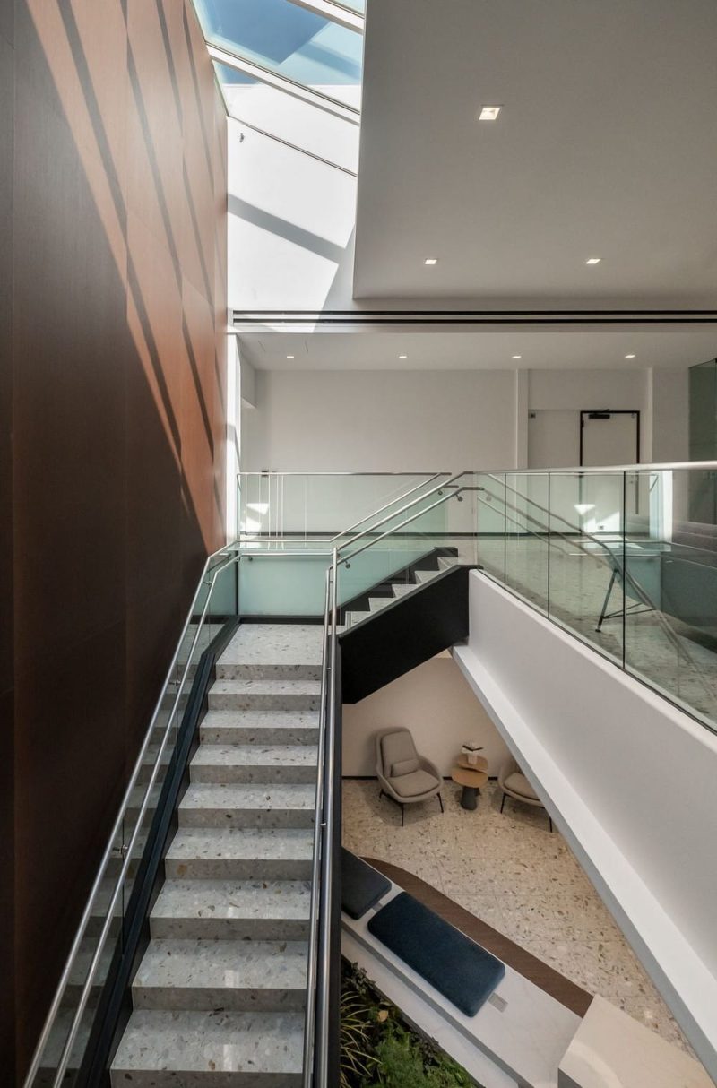 Mureau Road Workplace / Wolcott Architecture