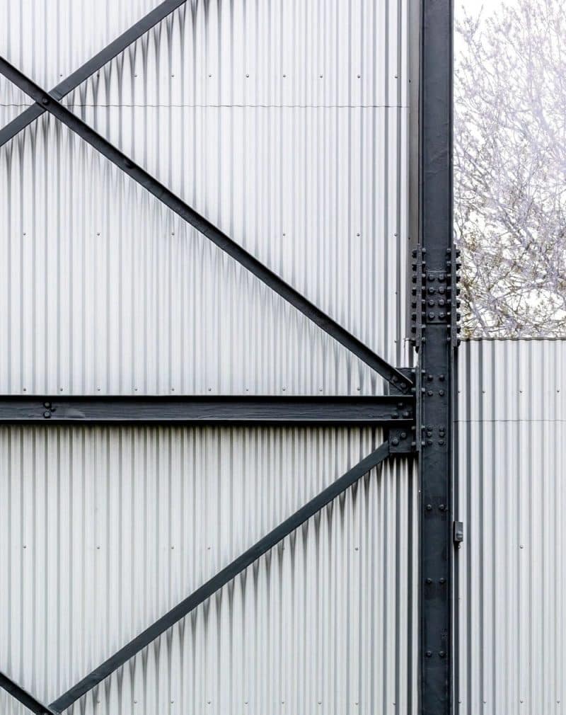Water Tower Retreat / Tonkin Liu