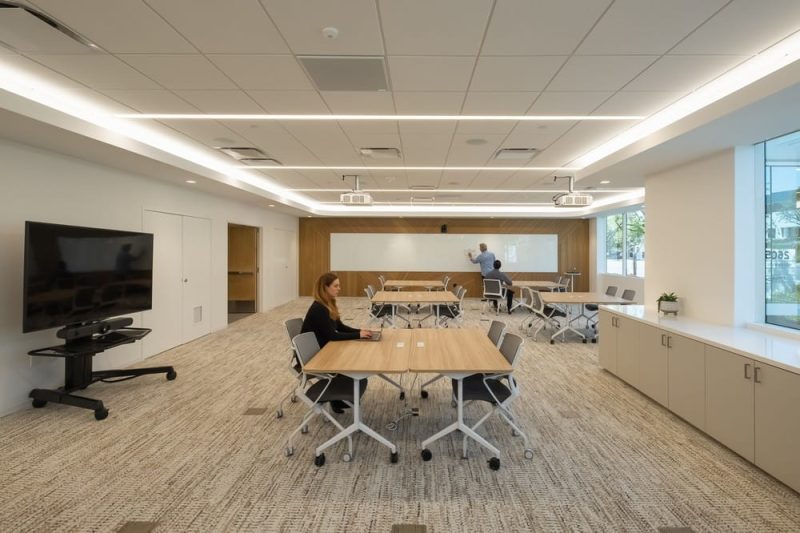 Mureau Road Workplace / Wolcott Architecture