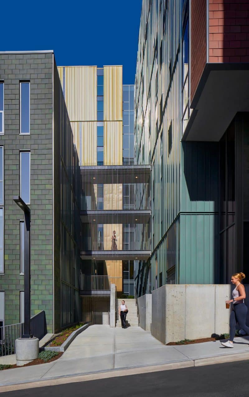 Catherine Commons / ikon.5 architects
