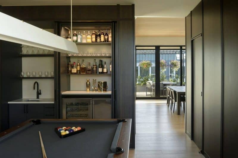 billiard room