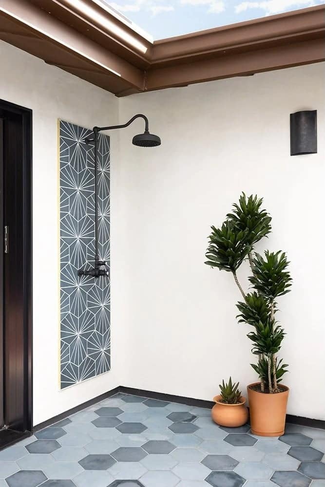 outdoor shower, Margarido Residence