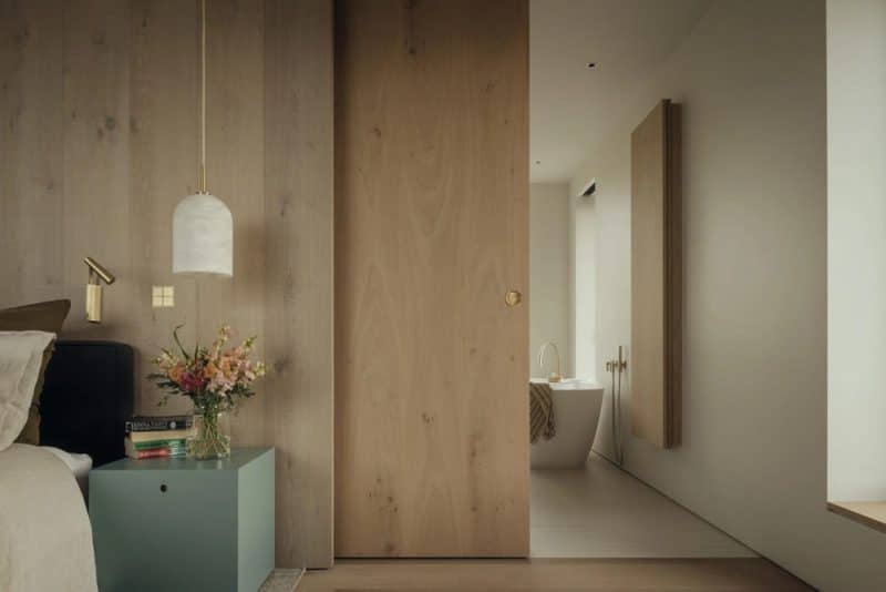 bedroom, bathroom