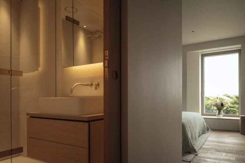 bathroom, bedroom