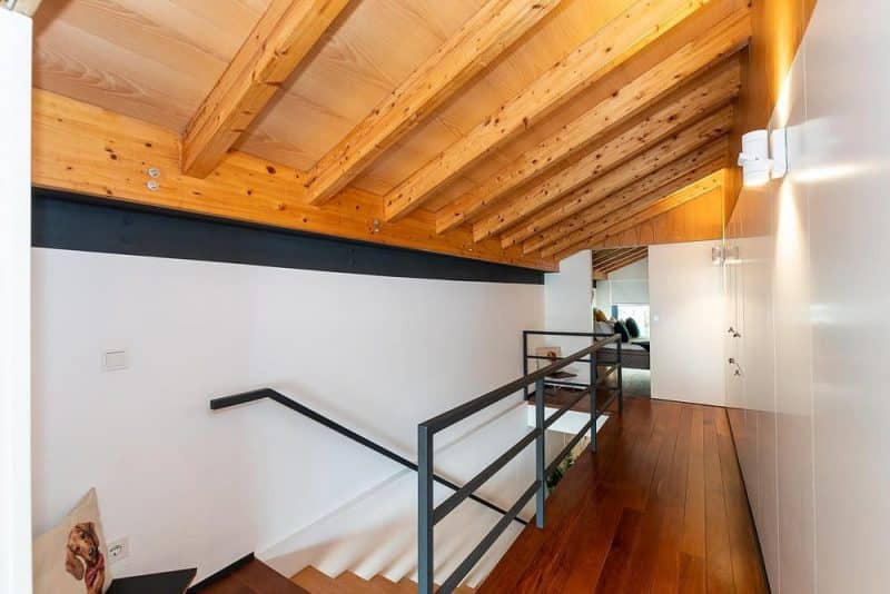 Gaia River Douro Duplex / Sabrab Architecture
