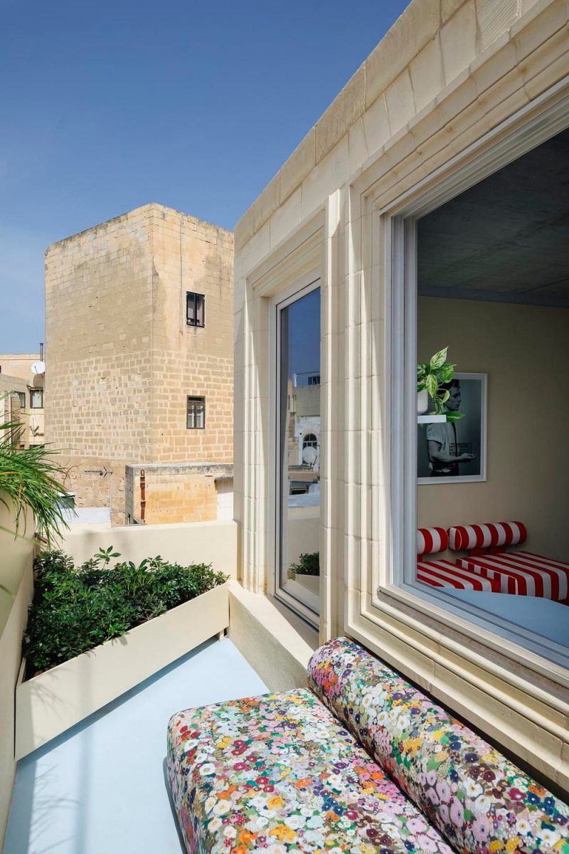 balcony