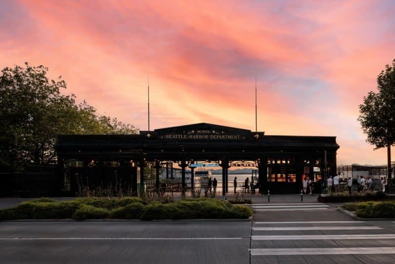 Molly Moon's ice cream shop along Seattle's waterfront / Graham Baba Architects