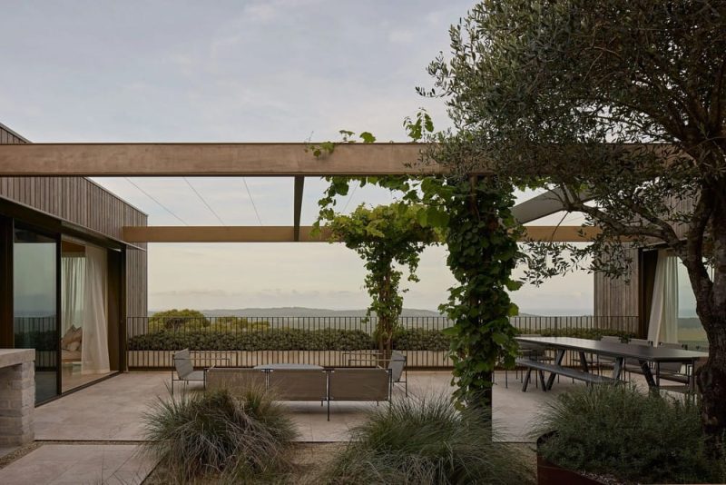 The Barn House / Shaun Lockyer Architects