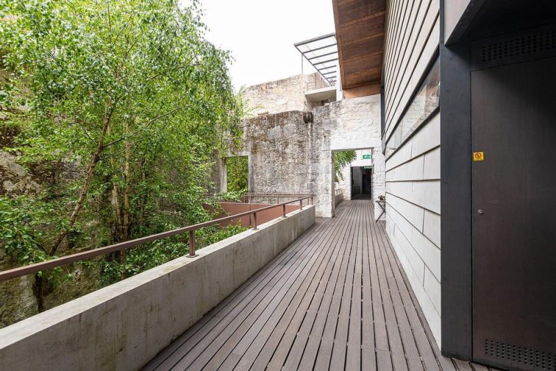 Gaia River Douro Duplex / Sabrab Architecture