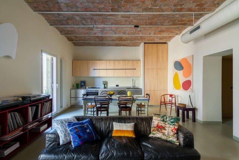 House on Track / Studio Tamat