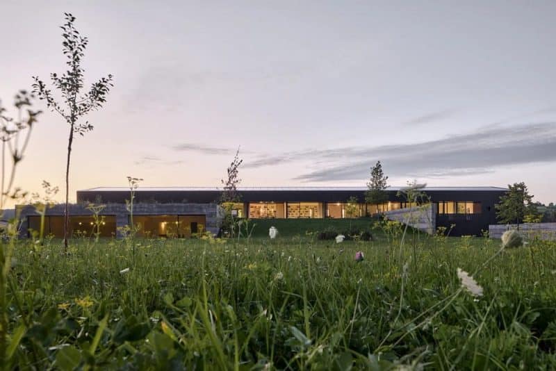 Janošík Headquarters and Showroom / Jakub Janošík