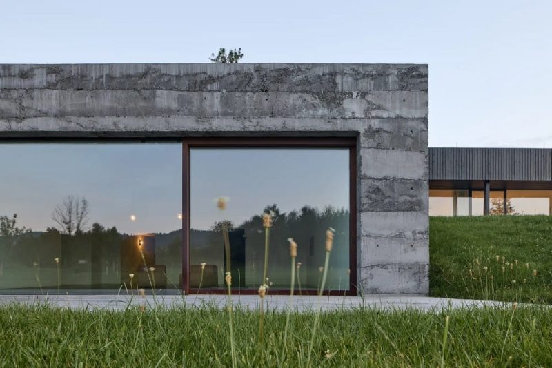 Janošík Headquarters and Showroom / Jakub Janošík