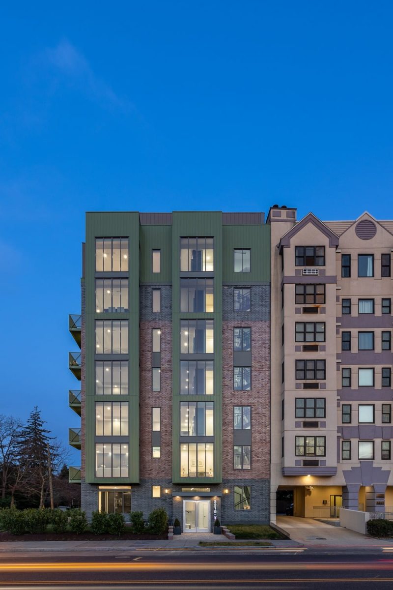 Le Parc Apartment Buiding / Teass Warren Architects