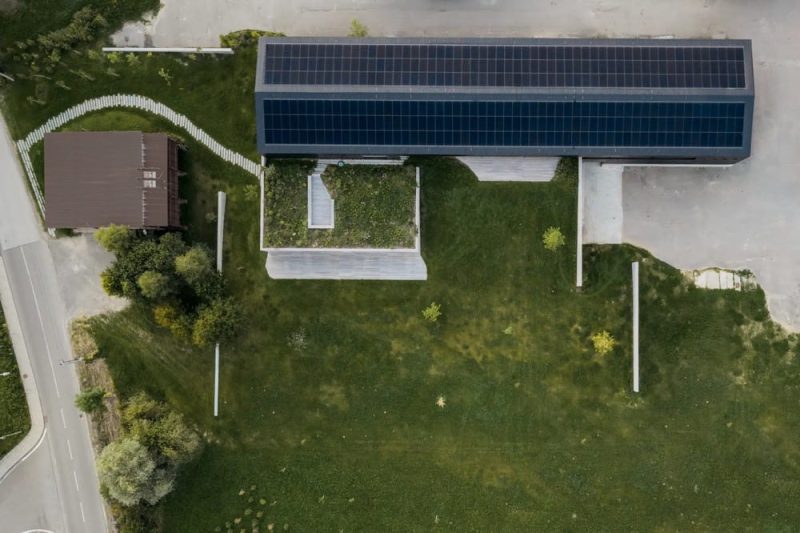 Janošík Headquarters and Showroom / Jakub Janošík
