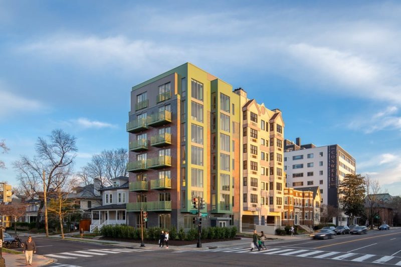 Le Parc Apartment Buiding / Teass Warren Architects