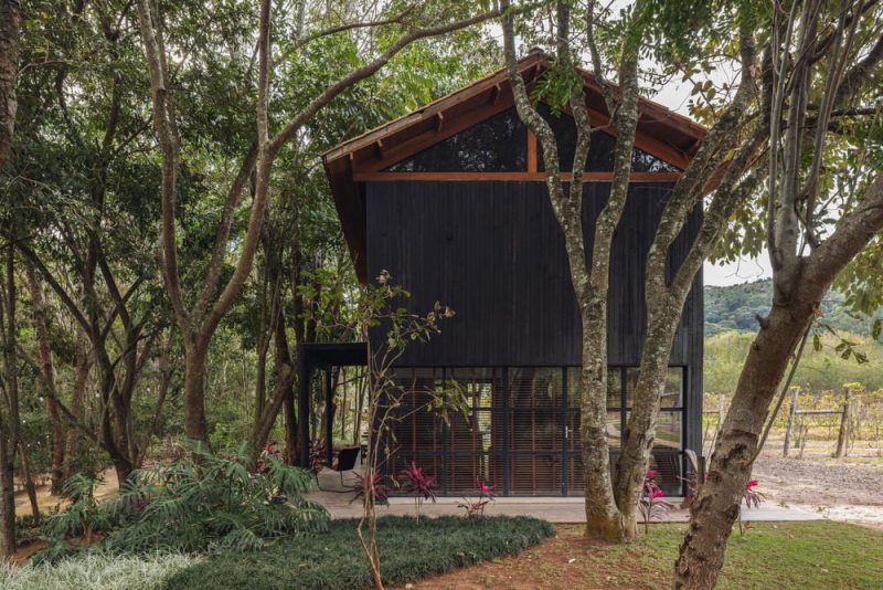 Casa Celeiro / Rodra Arquitetura