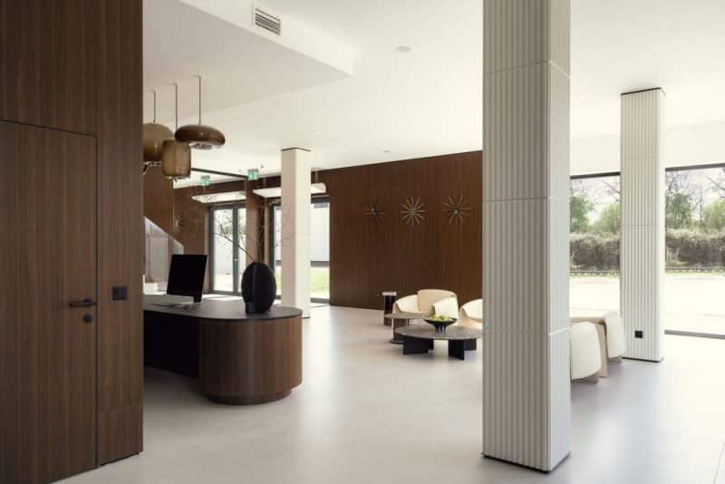 "Mad Men"-Style Chic: The Headquarters of Estetyczna Grupa