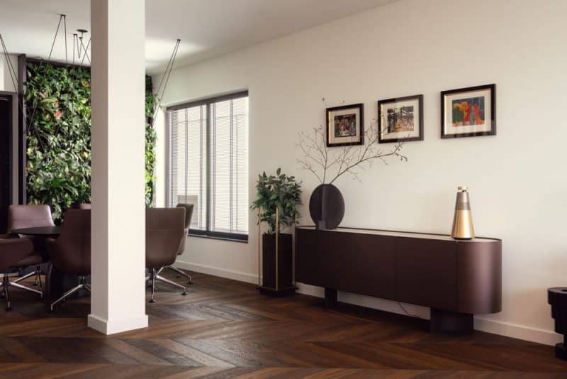 "Mad Men"-Style Chic: The Headquarters of Estetyczna Grupa