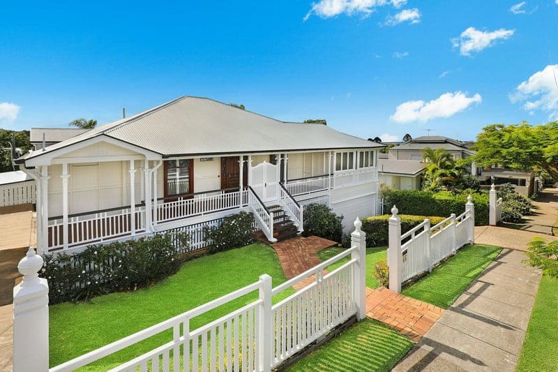 The Long-Term Benefits of Hiring a Fence Company Over DIY Installation