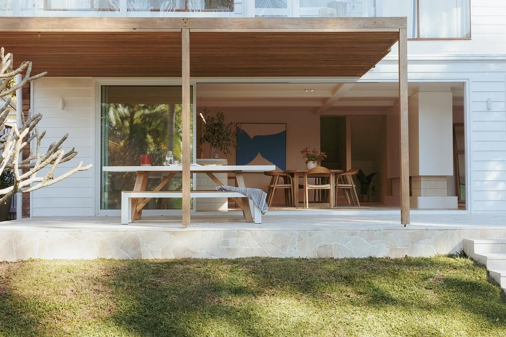 Four Bayes Beach House / buck & simple